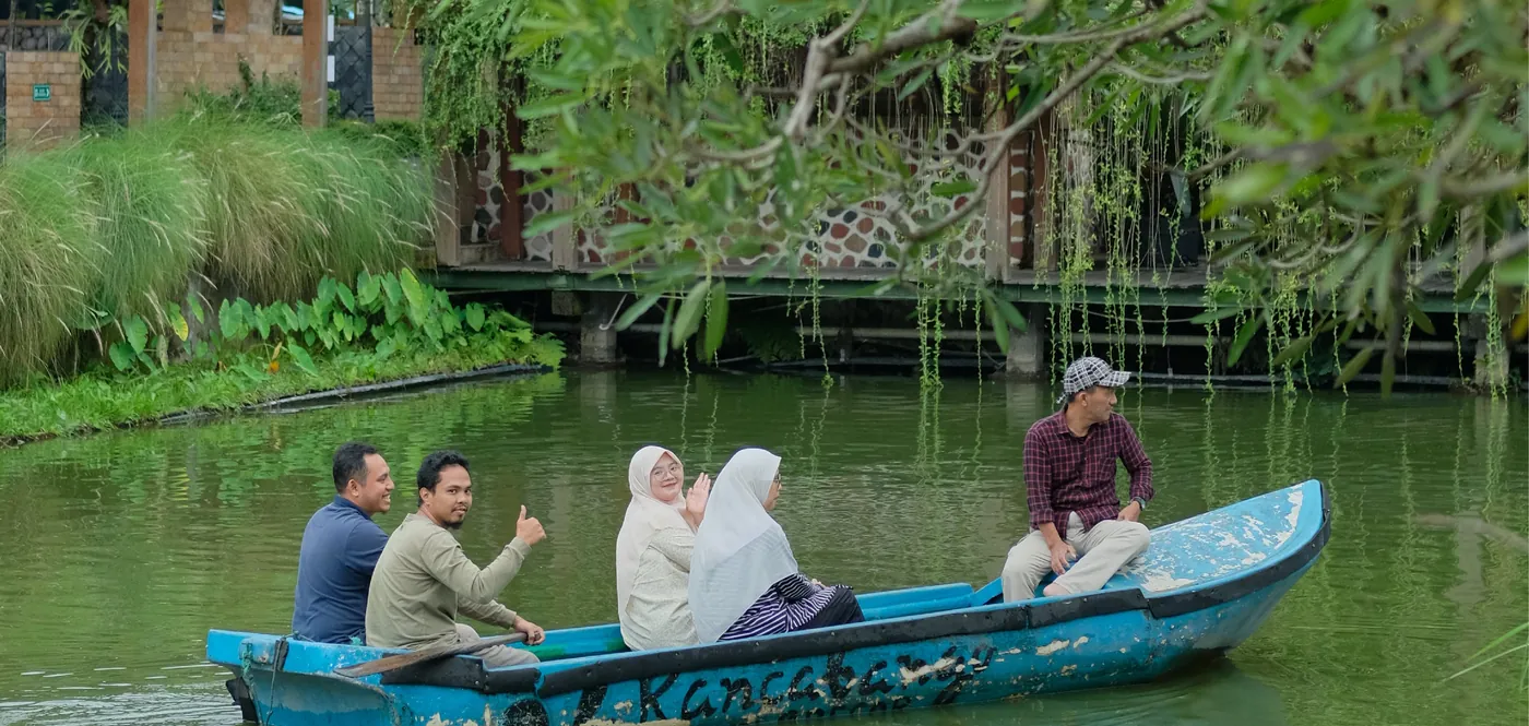 Perahu di danau