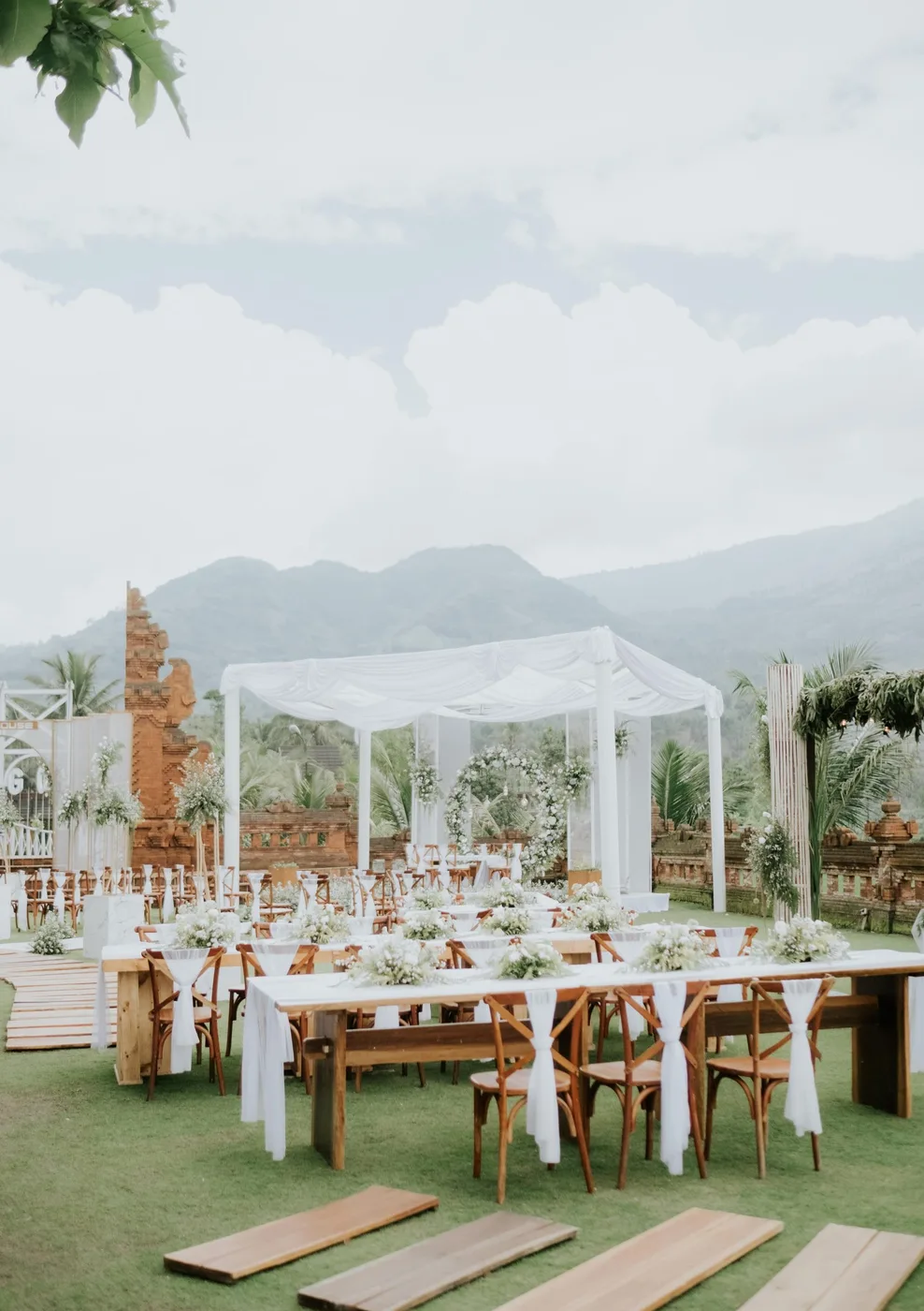Dekorasi dan suasana pernikahan di Rancabango Hotel & Resort